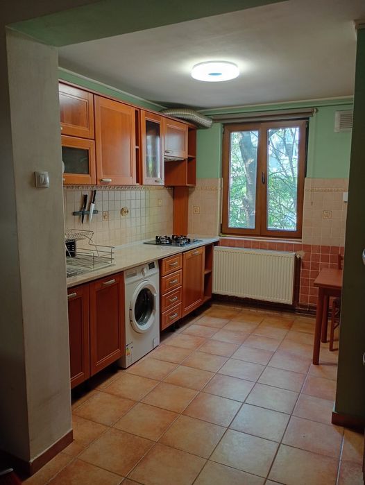 Proprietar inchiriez apartament 3 camere in Drumul Taberei. 2 min de metrou. Etaj 1. Chirie 500 Euro