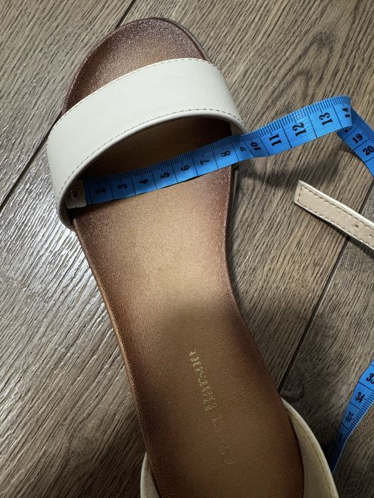 Sandale marimea 35