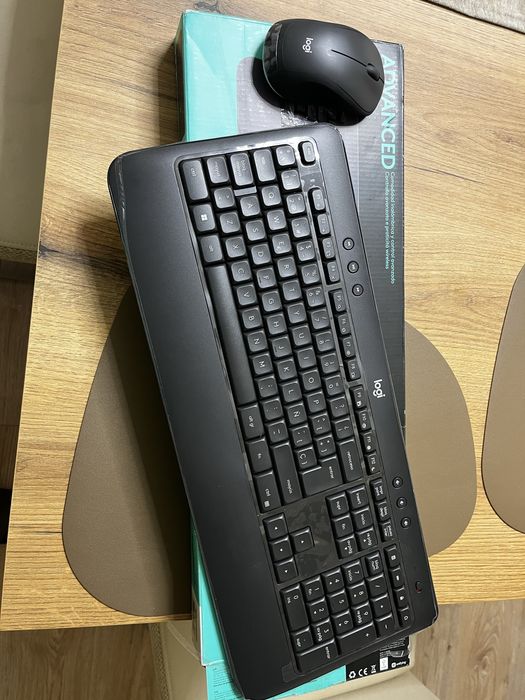 Безжична клавиатура и мишка  Logitech Advanced MK540