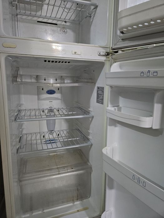 Холодильник  LG.