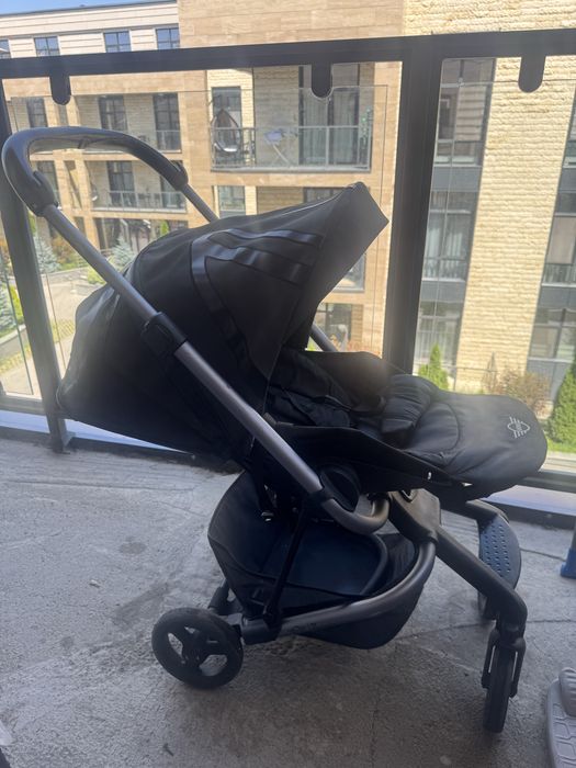 Продам Коляску Easy walker charley by mini
