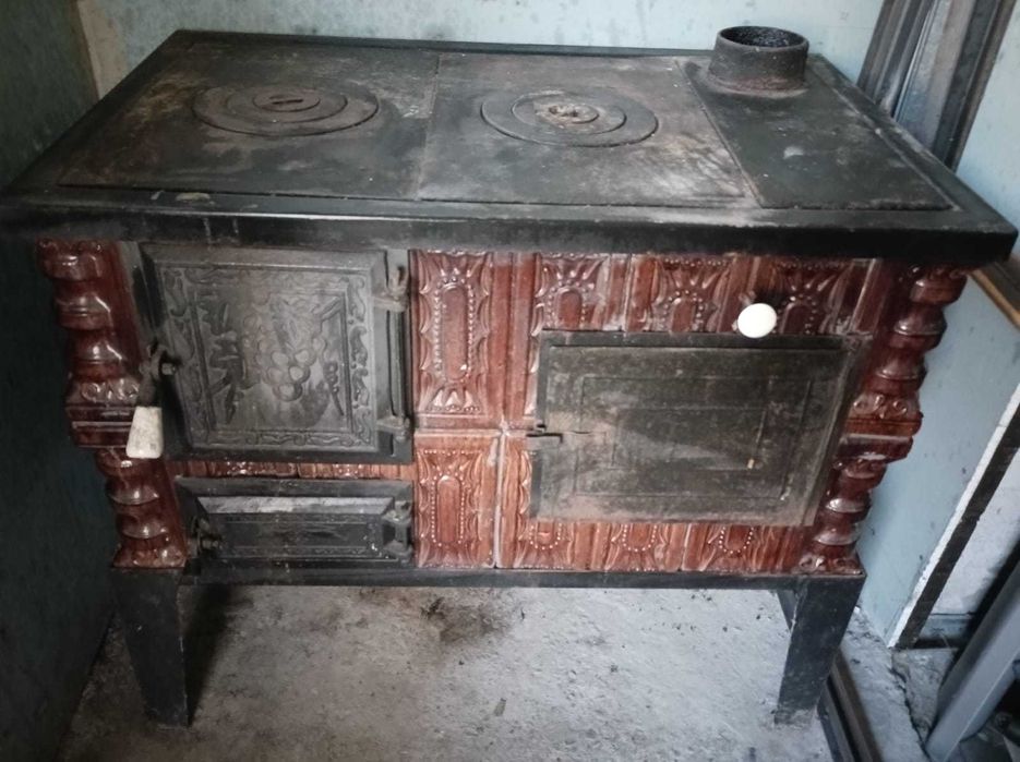 Soba teracota cu cuptor si plita de fonta pentru gatit