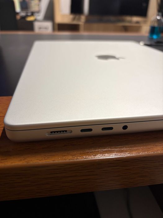 Macbook Pro 16 M3 Pro 18GB/512GB Silver Battery 100% cycle 36