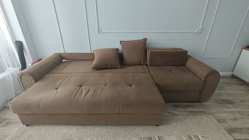Диван коричневый