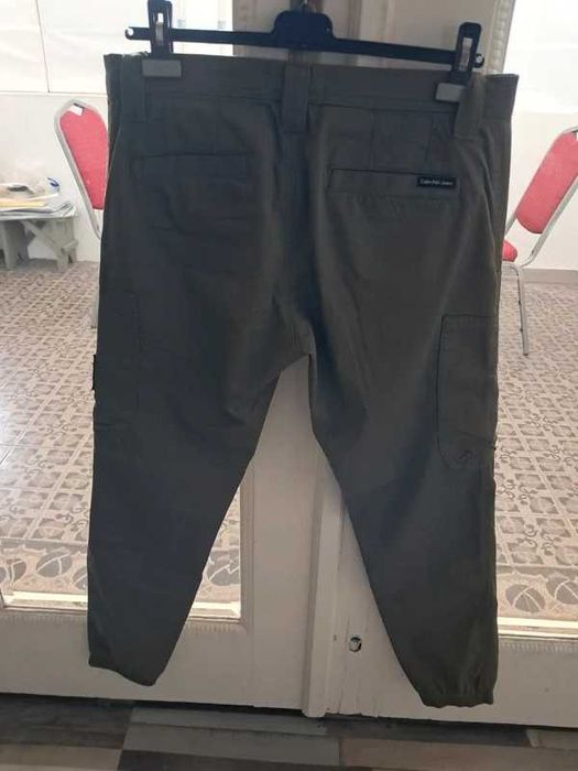 Pantaloni cargo Calvin Klein Jeans, mărimea 30, kaki/olive