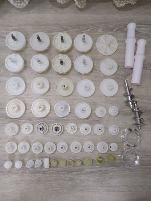 Комплектующие для мясорубки и для пылесосов, нож, шестерёнки, толкател