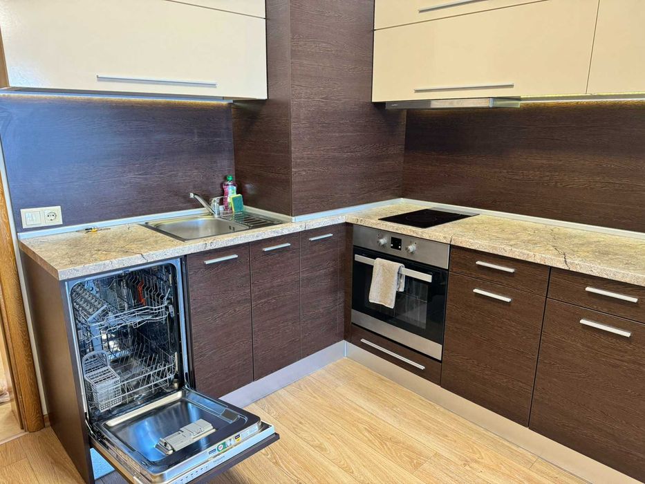 Двустаен апартамент на първа линия море