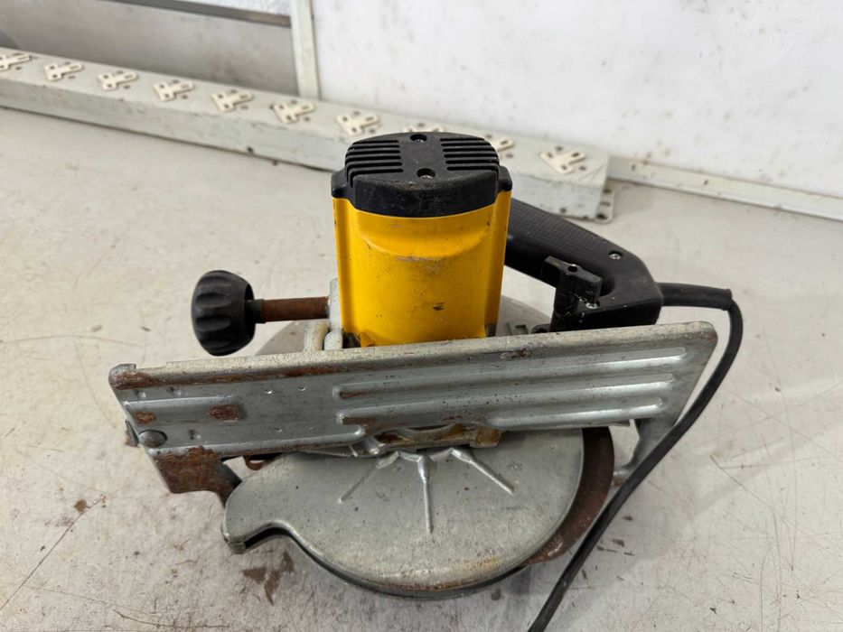 Ръчен циркуляр - Dewalt 1350 W