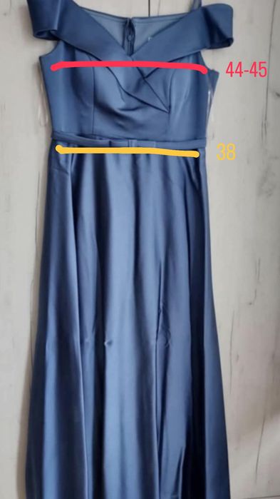 Дълга сатенена рокля