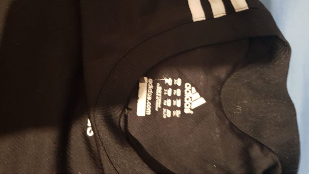 Продавам  панталони и тениска адидас 2XL