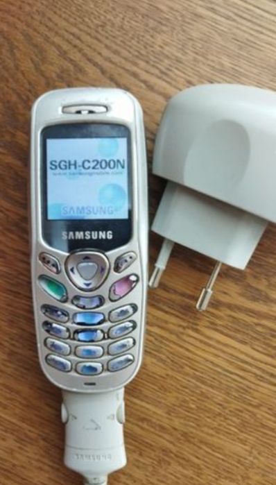 Продаются сотовые телефоны.