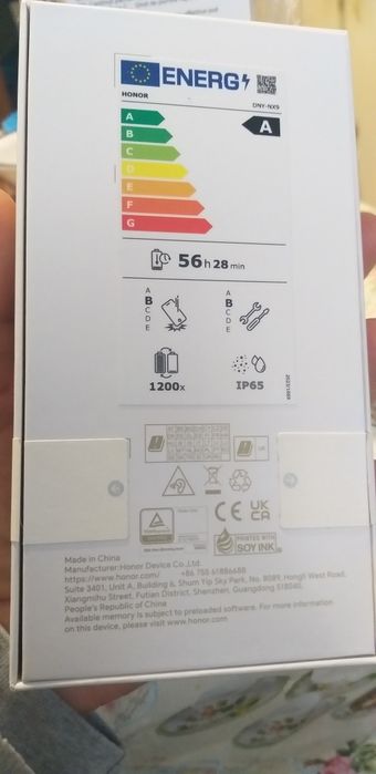 Vînd smartphone honor 400 nou in cutie