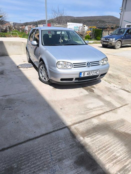 Автомобил Фолксваген Голф