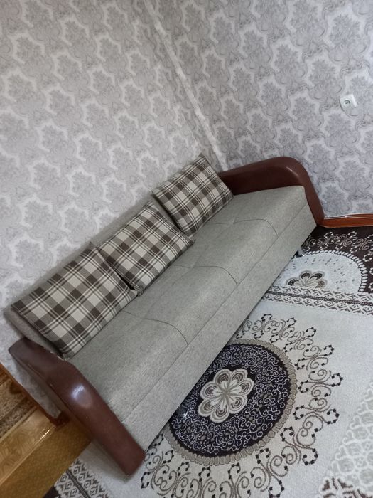 Красивый диван в отличном качестве