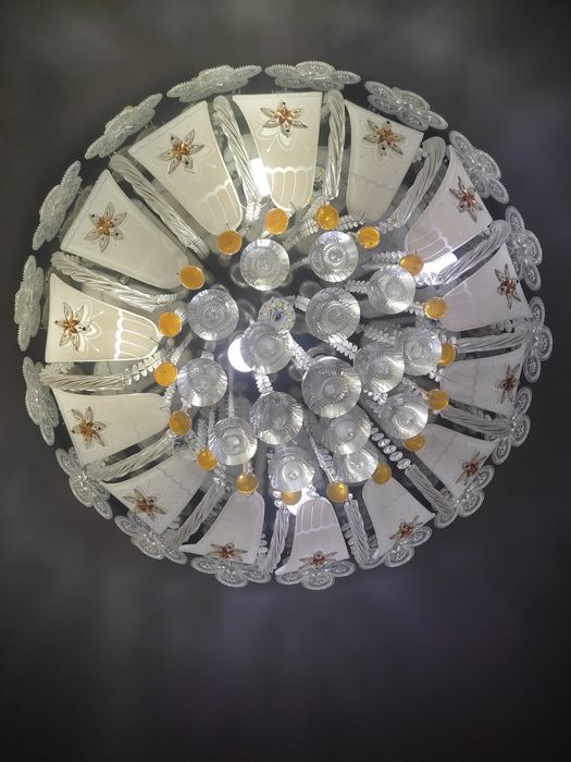 Продается люстра