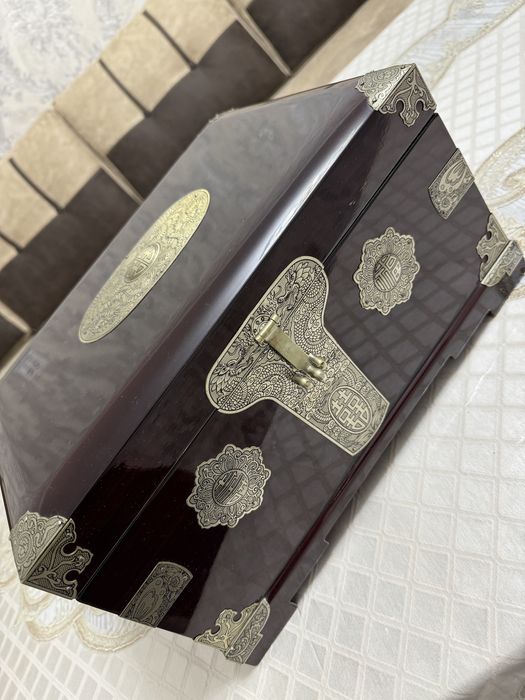 Продаю корейский сундучок антиквар