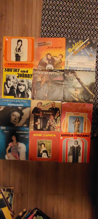 Vând viniluri cu muzica, povești