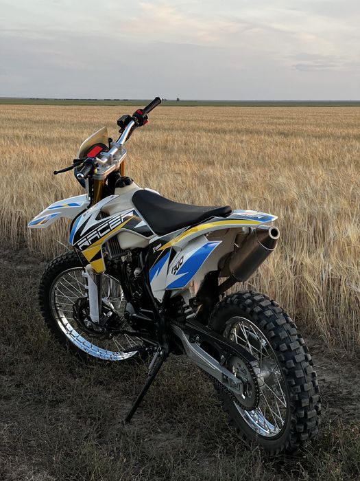 Продам мотоцикл Racer 300