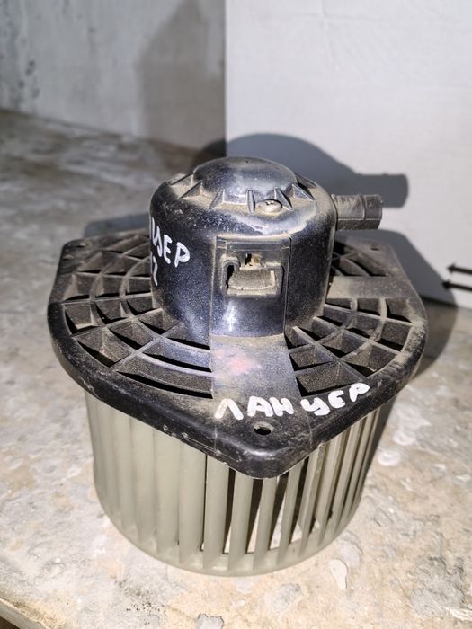 Продам моторчик печки Митсубиси Лансер 10