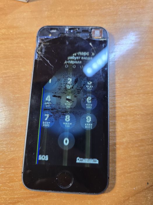 Продам айфон 5s  экран разбитый
