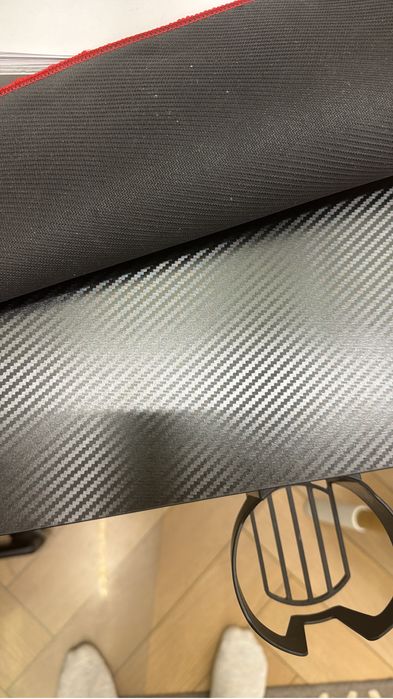 Компьютерный стол с ковриком