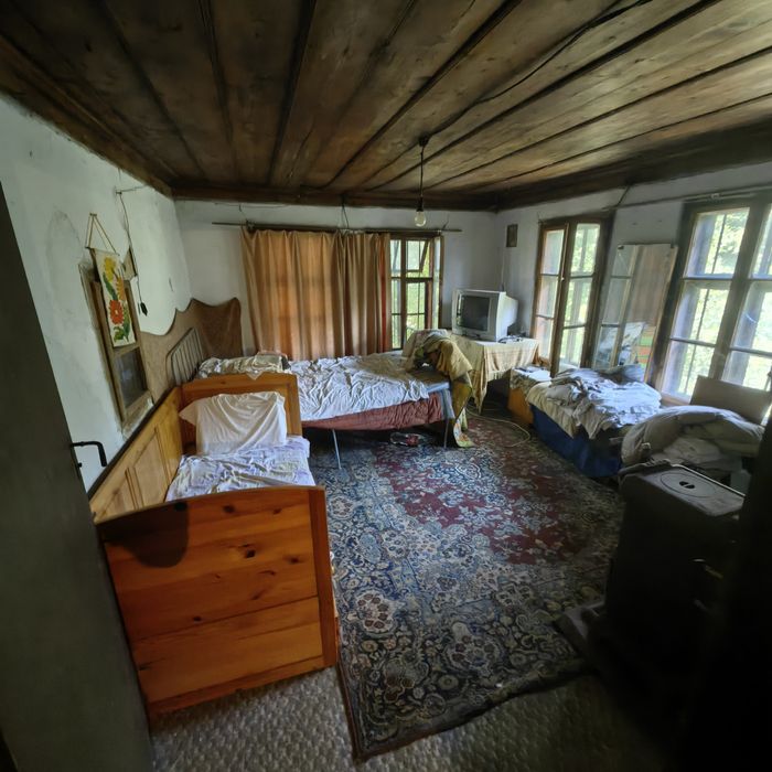 Продавам къща в полите на Еленския балкан село Плаково.