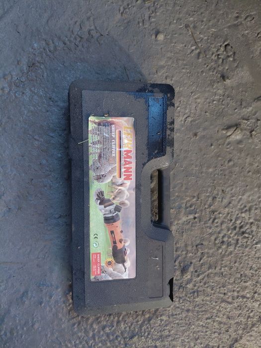 Foarfeca de tuns oii pe curent