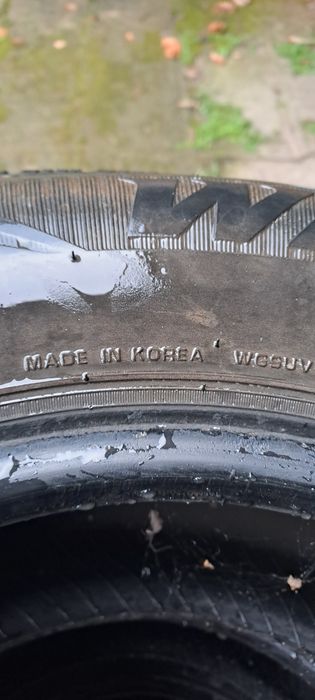 Зимни гуми за джип 235/75-15 в добро състояние.Цена 450лв