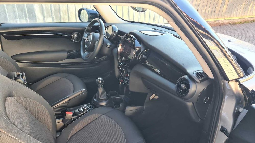 MINI COOPER Essential Trim--CAR VERTICAL disponibil