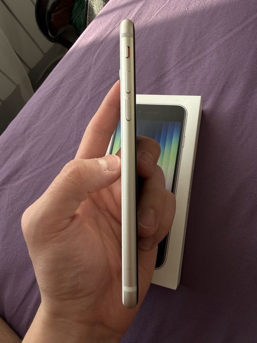 iPhone SE3 Starlight 2022 года 97% акб