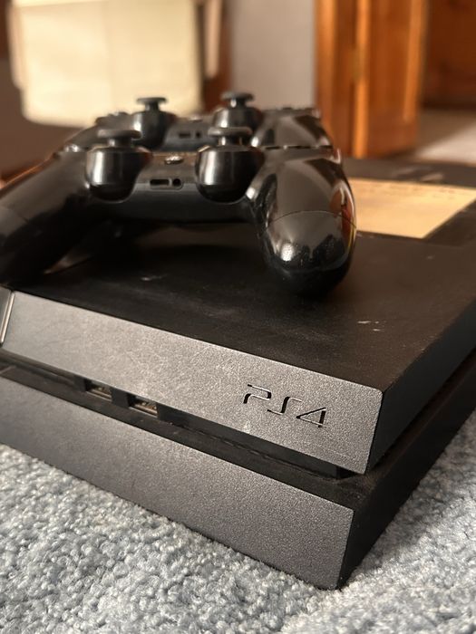 PlayStation 4 в отличном состоянии