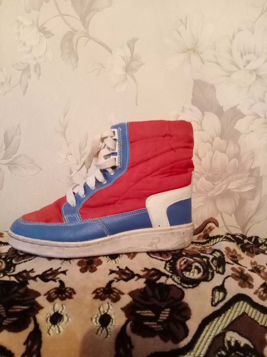 Продаю женские ботинки утепленные