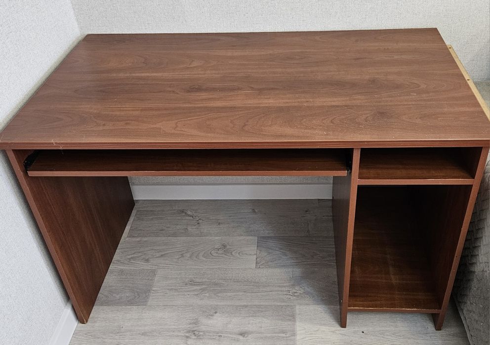 Продам стол письменный, офисный