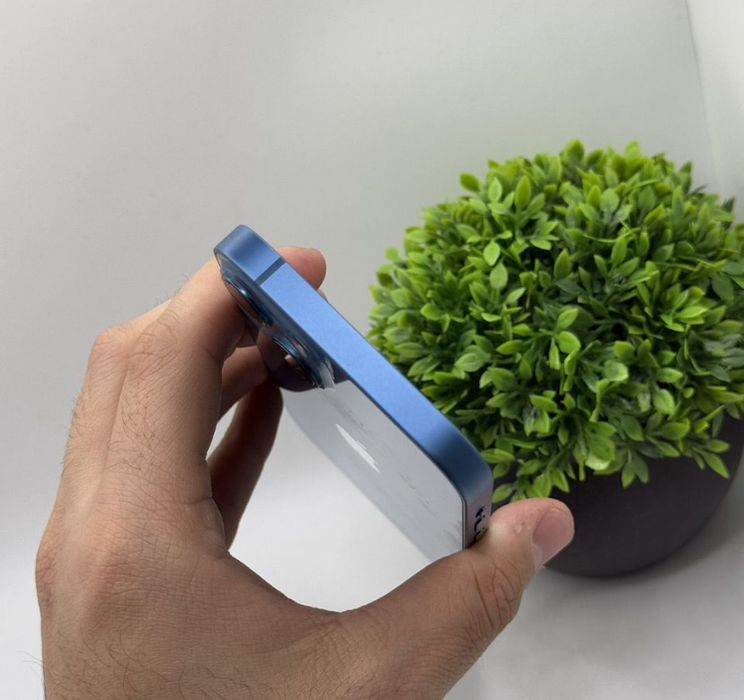 iPhone 13 128Gb с гарантией