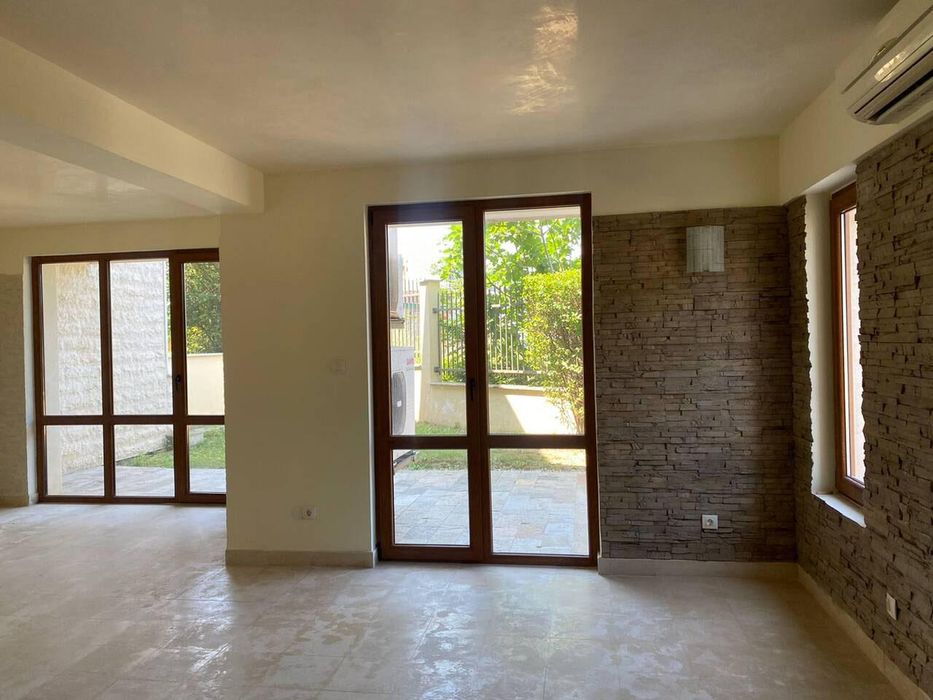 Продава се Къща в Бургас, Долно Езерово - 162 кв.м за 2038 €/кв.м - Снимка #1