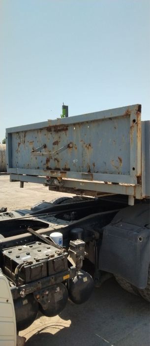 Контейнеровоз полуприцеп сотилади