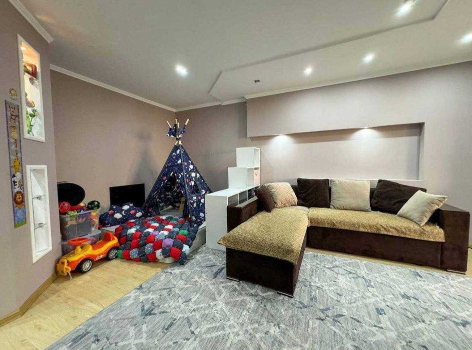 ц1 2 комнатная 65м2 , продается квартира ( японское посольство )