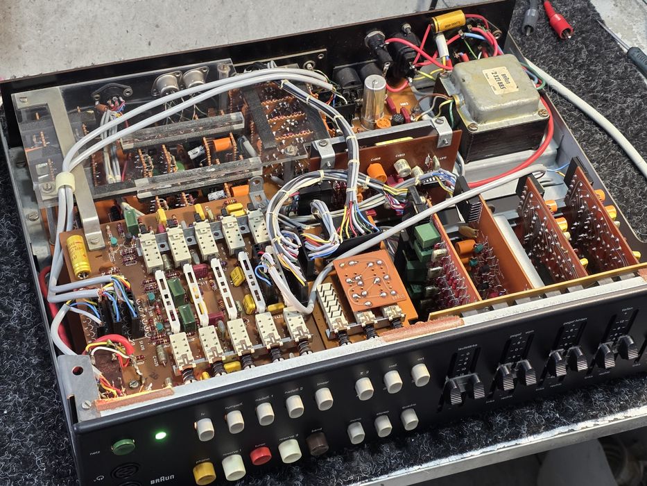 Sistem audio BRAUN ,preamplificator CSQ-1020,tuner  CE-1020,hifi retro