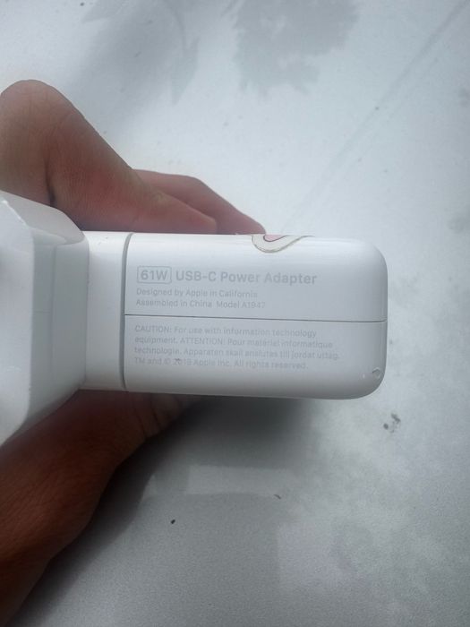 Аксесоари за iPhone: Зарядни, Lightning към AUX кабели и преходници