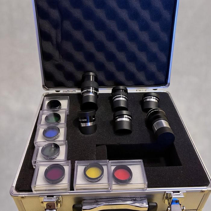Vand kit de oculare astronomice si filtre celestron 1.25