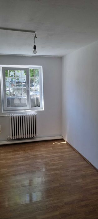Camera camin, zona Bucium-Bularga, renovata, parchet, termopan, parter, calduroasa, 17000 euro negociabil