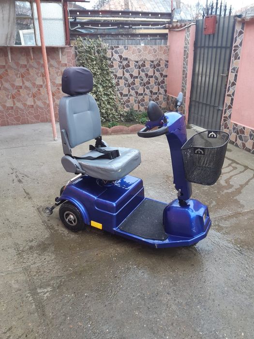 Carucior (Scuter)electric pentru persoane cu dizabilități sau bătrâni