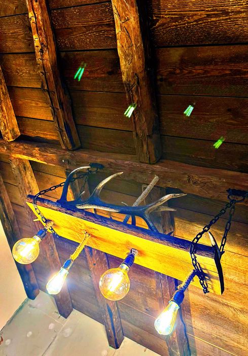 Дървен полилей с истински еленски рога