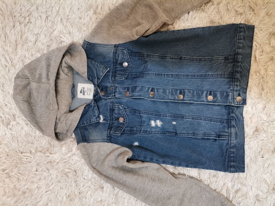 Vând geaca blugi băieți 11-12ani.