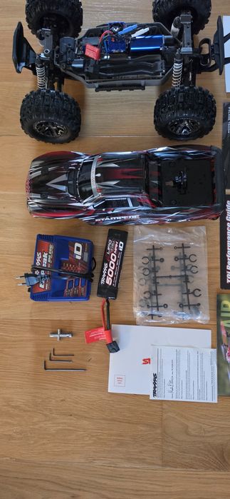 Mașinuță de jucărie Stampede 4x4 VXL Brushless+ telecomanda si Toate piesele originale

Stare foarte bună.

Cumpărată acum două luni.