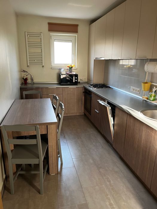 De inchiriat - Apartament modern cu 2 camere si loc de parcare
