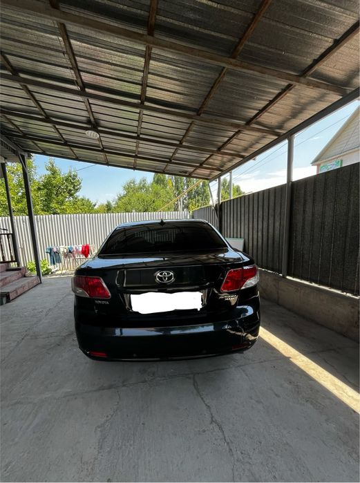 Tayota Avensis 2010 года