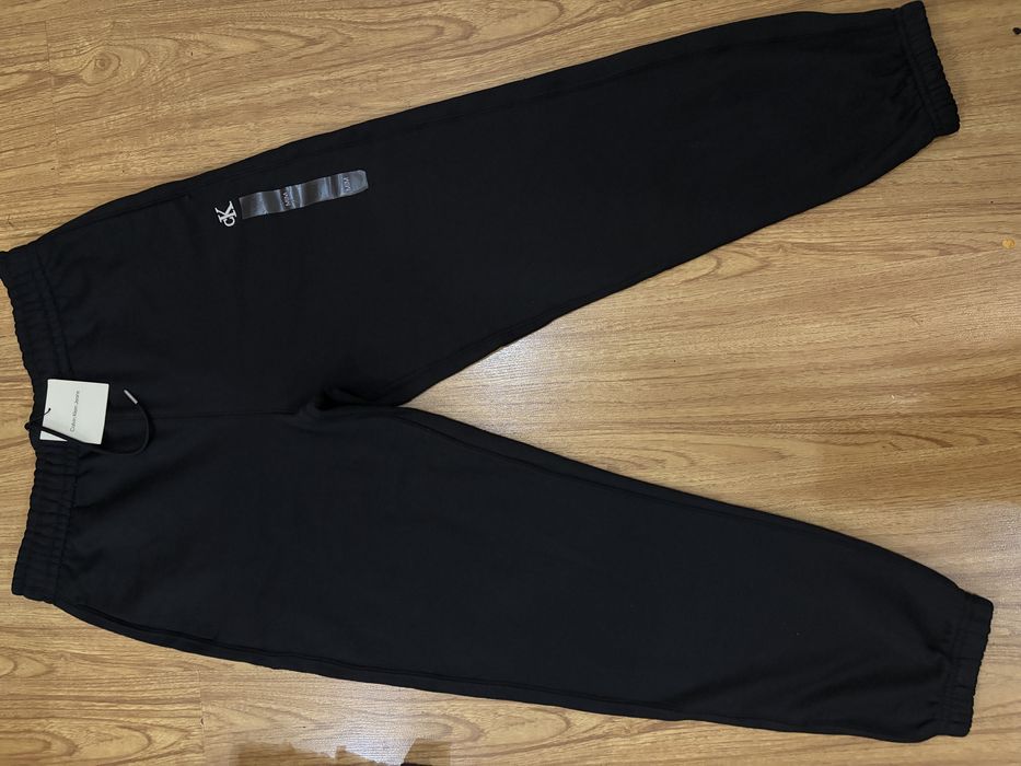 Штаны Calvin Klein monogram fleece joggers