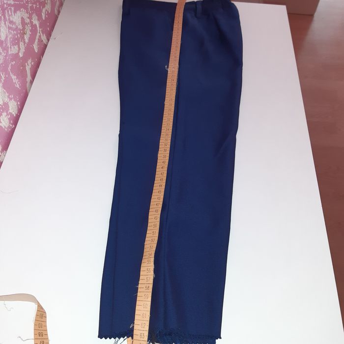 Школьная форма - 500 тенге.