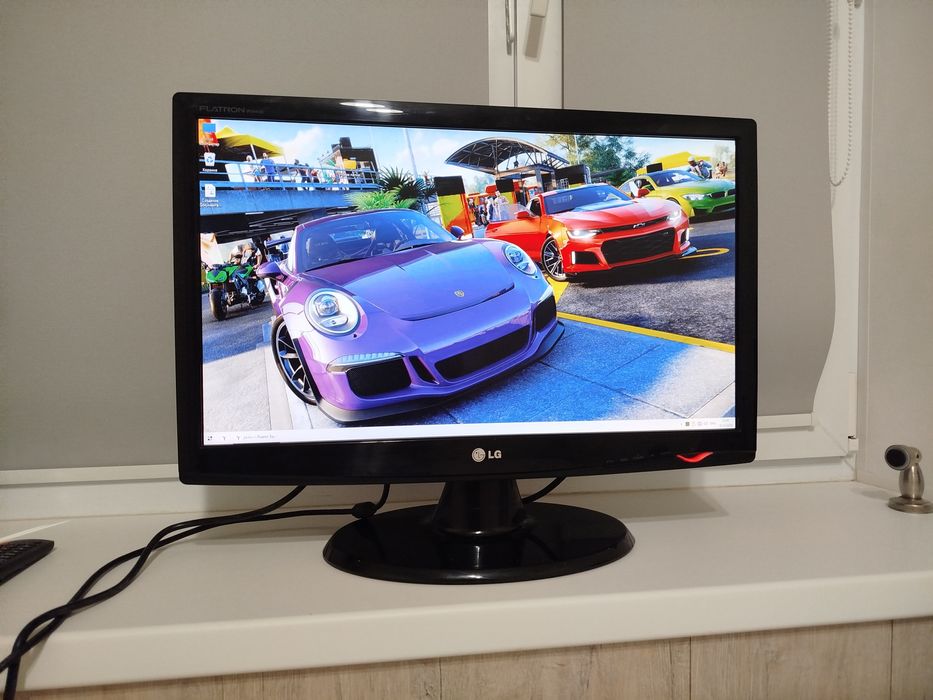 Монитор Большой 22й диагонали